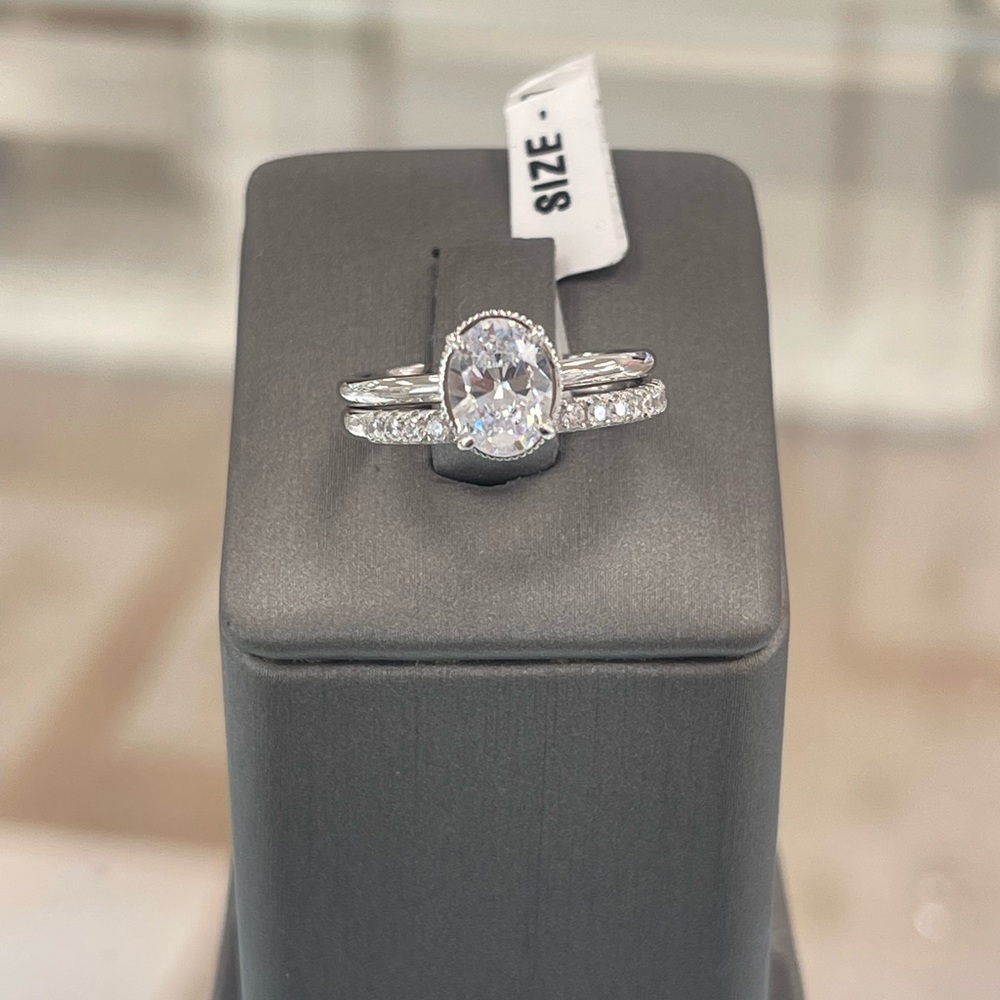Elegant .925 Silver Oval-Shaped Women's Ring Set